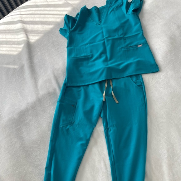 Figs Other - PACIFIC BLUE High Waisted Jogger 2.0 size L and Casma top size XL